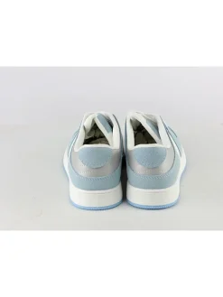 Sneakers in Hellblau><noscript><img width=