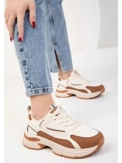 Sneakers in Hellbraun><noscript><img width=