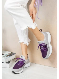 Sneakers in Lila><noscript><img width=