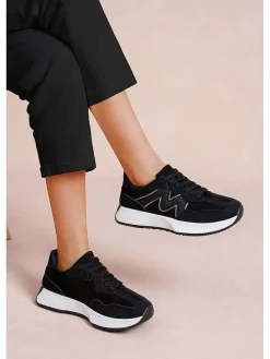 Sneakers in Schwarz><noscript><img width=
