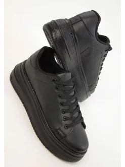 trendyol Sneakers^Sneakers in Schwarz