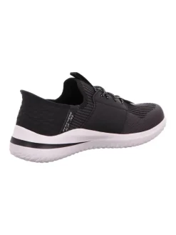 Sportliche Slipper in Schwarz><noscript><img width=