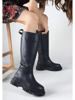 trendyol Stiefel & Boots^Stiefel in Schwarz