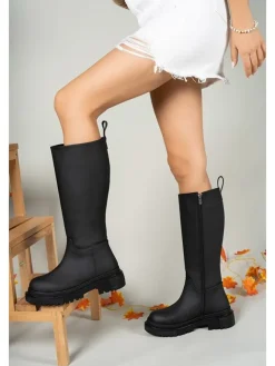 Stiefel in Schwarz><noscript><img width=