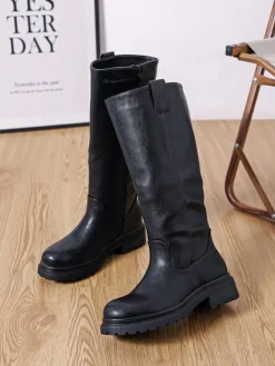 Stiefel in Schwarz><noscript><img width=