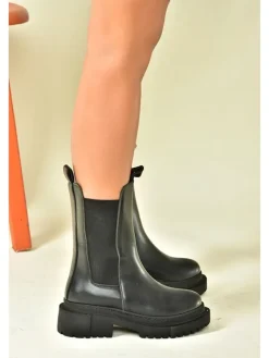 Stiefeletten in Schwarz>trendyol