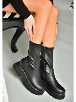 Stiefeletten in Schwarz><noscript><img width=