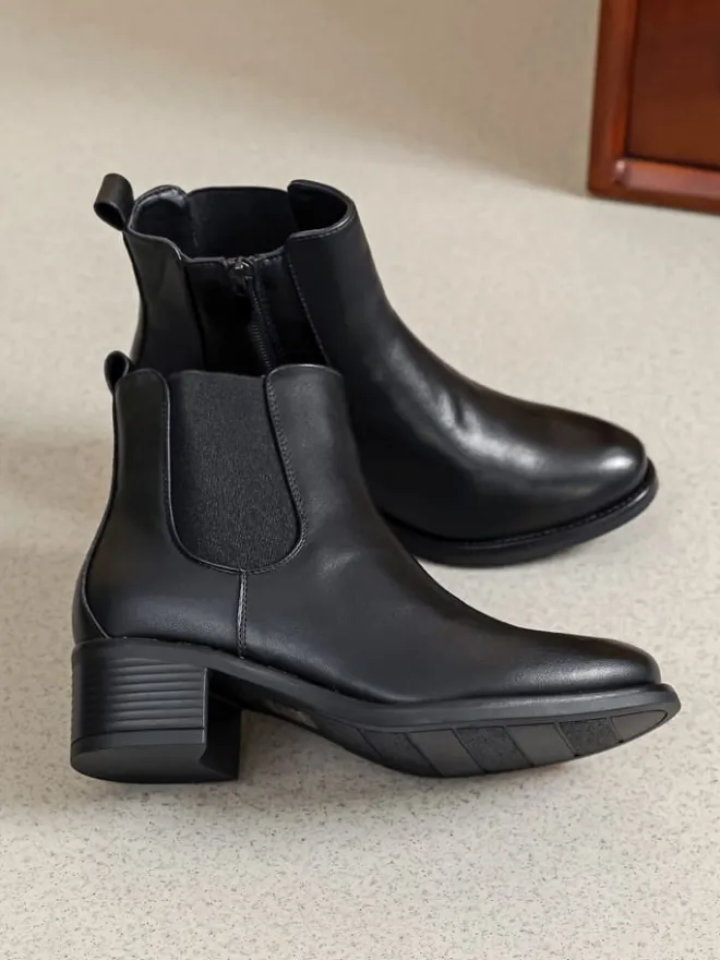 Stiefeletten in Schwarz>Sixth Sens Sale