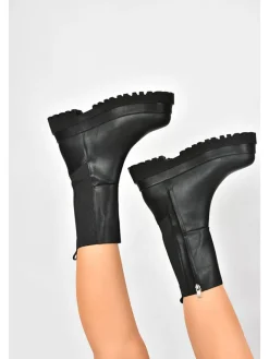 Stiefeletten in Schwarz><noscript><img width=