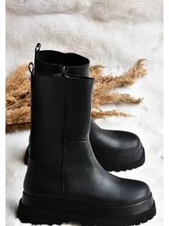 Stiefeletten in Schwarz><noscript><img width=