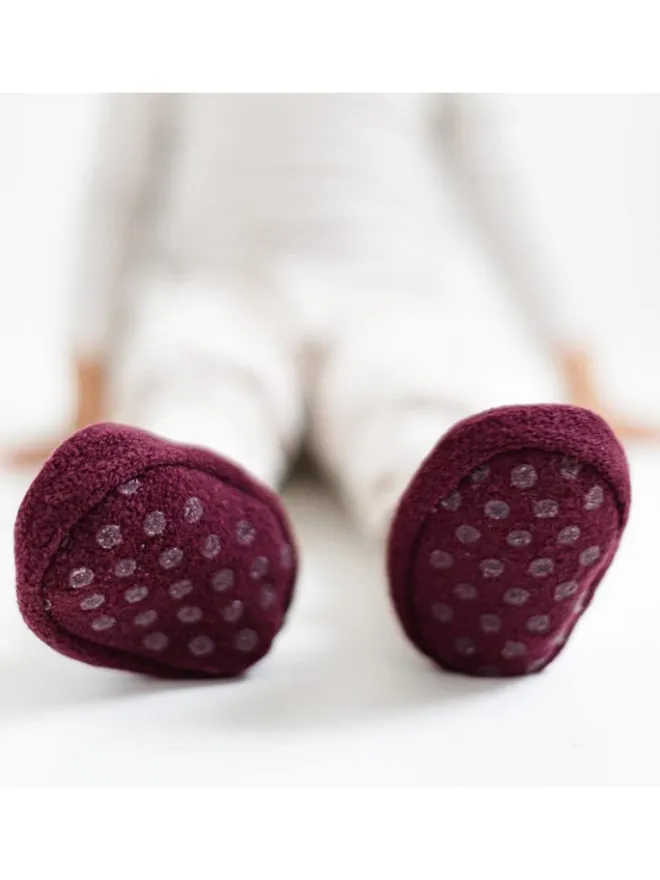 Wollwalk-Babyschühchen in Beere>Hofbrucker Hot